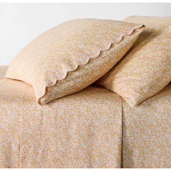 Queen 300 Thread Count Scalloped Edge Ditsy Floral Sheet Set Peach/Pink - NEW - Picture 1 of 5